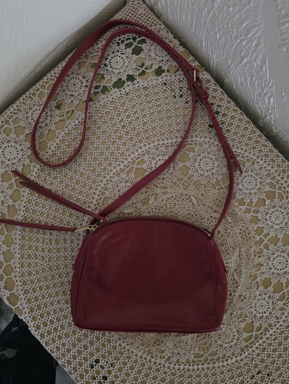 HOBO International Evella Red Leather Crossbody Bag EUC - Picture 2 of 11